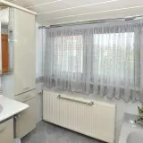 Schöne Gardinen im Badezimmer, die für Privatsphäre sorgen. Tolle Gardinen Badezimmer Ideen für ein helles Ambiente.