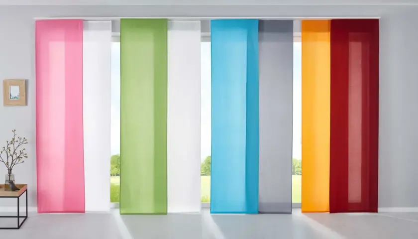 Bunte Schiebegardinen in Rosa, Weiß, Grün, Blau, Grau, Orange und Rot lassen sich toll kombinieren.