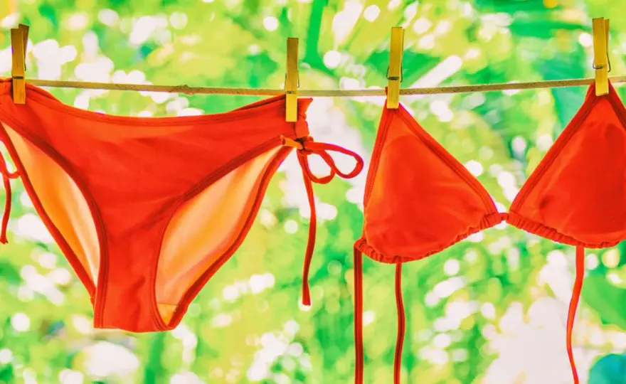 Bikini waschen - 30 Grad? So bleibt Bademode lange schön!