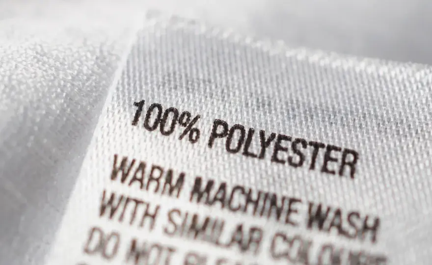 Polyester: Alles über Eigenschaften, Pflege & Einsatzbereiche