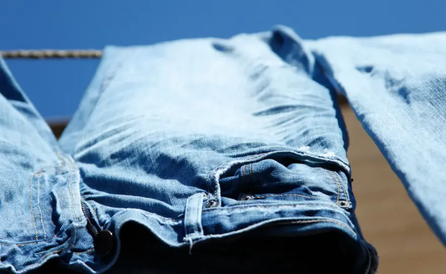 Jeans bei 40 Grad waschen - So bleiben sie lange schön!